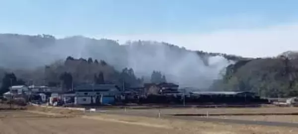 作業小屋が全焼　付近の建物数棟に燃え広がる　消防が消火活動中　宮城・白石市