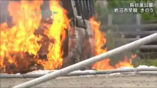 公園の駐車場で乗用車全焼　車から男性1人の遺体を発見　宮城・岩沼市