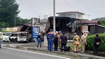 作業場や車両10台燃える　自動車販売会社で火事　宮城・大崎市