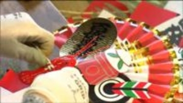 正月に向け「しめ飾り」作り進む "縁起物ウラジロの葉やダイダイ"を手際よく飾り付け 宮城・栗原市