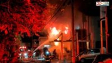 「2階建ての建物が燃えていて爆発音がする」と複数の通報　仙台市内の住宅で火事　男女3人がけが