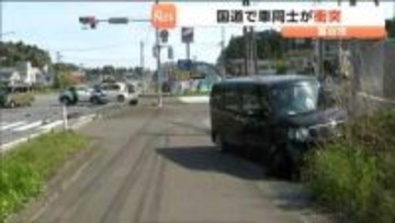 軽乗用車は歩道に突っ込み乗用車のフロント大破　国道4号交差点で衝突　宮城・富谷市