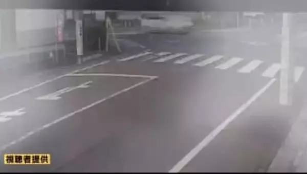 【防犯カメラ映像】ひき逃げ事件の逃走車両か防犯カメラが捉える 81歳女性はねられ重体 警察が行方追う　仙台・若林区