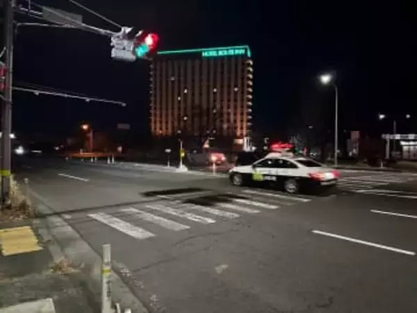 仙台バイパス「六丁目交差点」で自転車の50代女性はねられ意識不明　乗用車運転の35歳男を現行犯逮捕