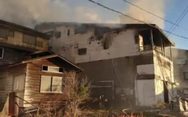 4階建て住宅で火事　消防車両9台で消火し火災鎮圧　宮城・大崎市