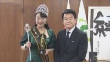 ワールドチャンピオンの女性が清水市長に報告／埼玉県