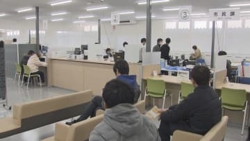 白岡市役所　仮設本庁舎で業務開始／埼玉県