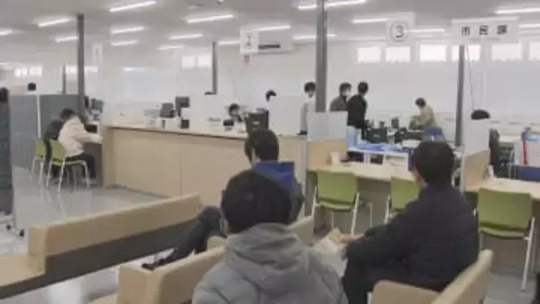 白岡市役所　仮設本庁舎で業務開始／埼玉県