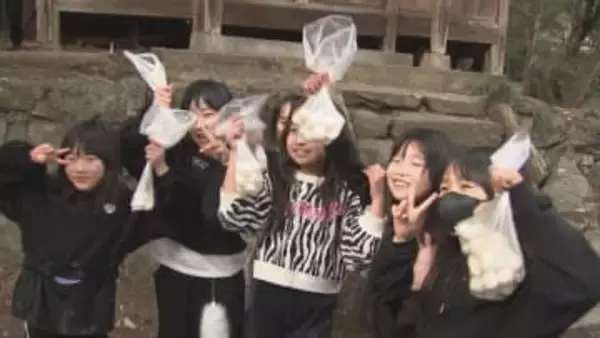 無病息災や五穀豊穣願う　春日神社「だんご投げ」／埼玉県