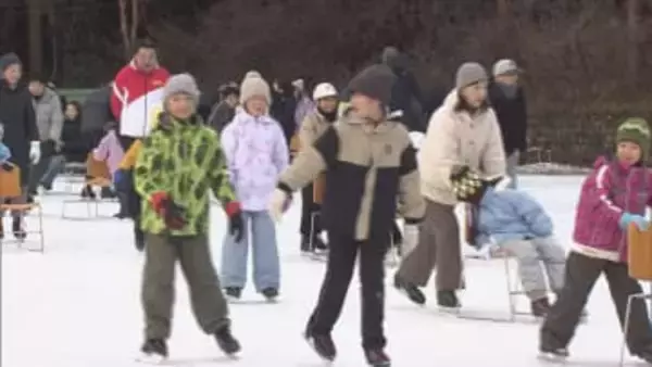 天然氷のスケートリンク「上サ・スケート場」／埼玉県