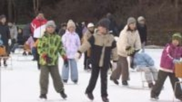 天然氷のスケートリンク「上サ・スケート場」／埼玉県