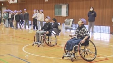 元日本代表が児童に指導　パラバドミントン出前授業／埼玉県
