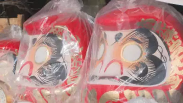 川越市の喜多院　正月恒例の名物 だるま市