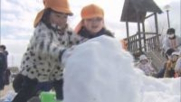 福島県から届いた雪で　園児が雪遊び／埼玉県