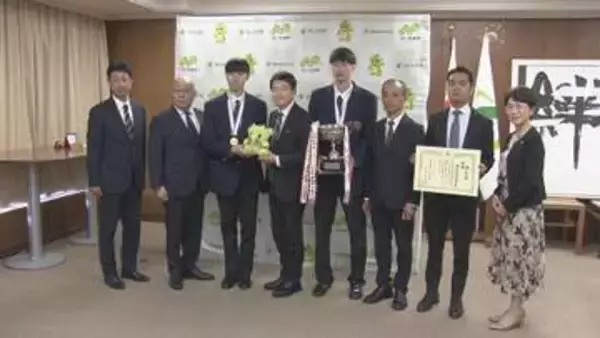 浦和学院ハンドボール部　清水市長に優勝報告／埼玉県