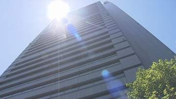 詐取金で競艇か　税務署員1億円超を脱税疑い