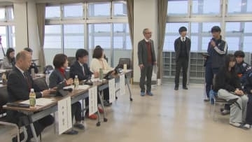 「政治に関心を」　高校生が県議と意見交換／埼玉県