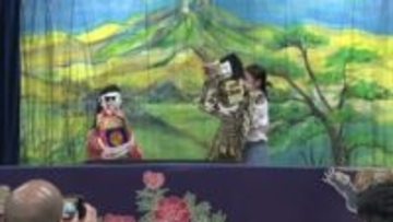 佐渡市の伝統芸能「文弥人形」を子どもたちが披露