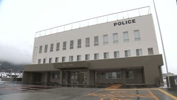 「柿の木に登って柿を食べている」南魚沼市の住宅敷地内で子グマの目撃情報