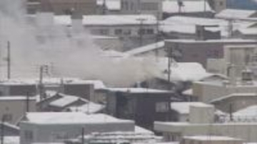 「1階から火が見える」住宅1棟焼く火事 ストーブ近くに遺体 住人の男性か《新潟・長岡市》