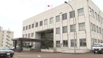 知人女性のスマホを“への字状”に手で折り曲げる 器物損壊の疑いで49歳の男を現行犯逮捕《新潟・長岡》