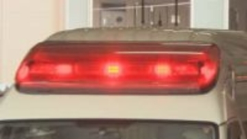 建物脇で倒れている男性を家族が発見　救急搬送も死亡　屋根にはスノーダンプ　除雪作業しようとしてはしごから転落か《新潟》