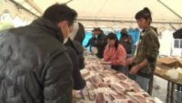 佐渡で寒ブリをPRするイベント　漁港は活気に包まれる《新潟》