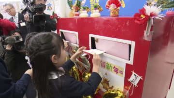 【年の瀬】年賀状の受け付け始まる　園児が専用ポストに投かん 《新潟》