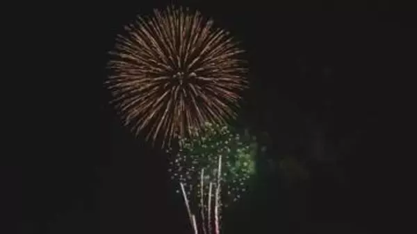 フィギュア中井亜美選手のメダル祝う特別な花火　新潟市の関屋浜海水浴場で花火大会