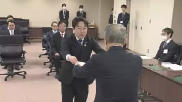 【衆院選】“高市旋風”で自民が14年ぶり県内小選挙区の議席独占　当選者に当選証書付与　「地元の声を届けたい」《新潟》