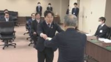 【衆院選】“高市旋風”で自民が14年ぶり県内小選挙区の議席独占　当選者に当選証書付与　「地元の声を届けたい」《新潟》