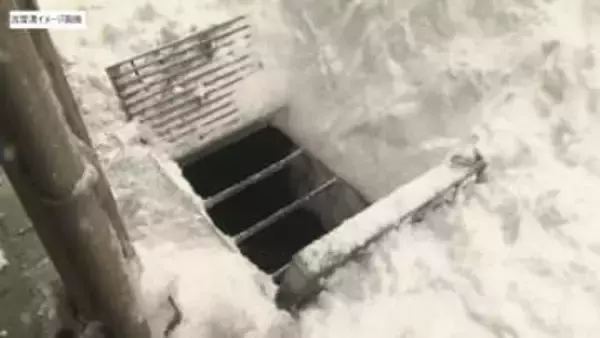 十日町市で流雪溝に男性2人が流される　フタのない水路の上で除雪か　警察と消防が捜索中《新潟》