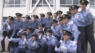 警察学校で卒業式　仲間や恩師との別れに涙　子ども連れた警察官も《新潟》