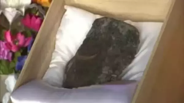 人吉市の指定文化財、三日月石が１年に１度だけ一般公開される伝統行事「三日月詣」【熊本】