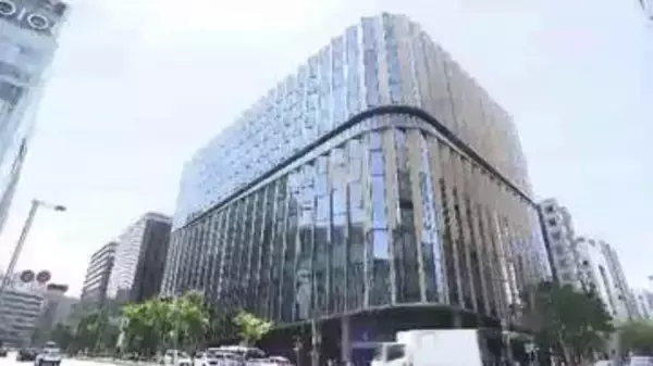 JR博多駅前「西日本シティビル」開業日は7月21日に決定　銀行窓口は平日午後8時まで営業　最大約400席のホールも　福岡