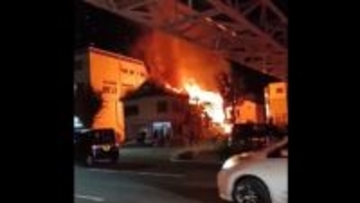 住宅と空き家計５棟焼ける　大牟田市中心部で火事　うち１棟は５日に撤去の行政代執行予定