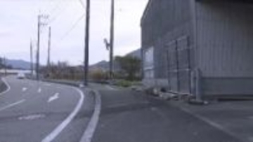 普通乗用車がカーブを曲がり切れず倉庫に衝突　車椅子の男性1人死亡　福岡・篠栗町