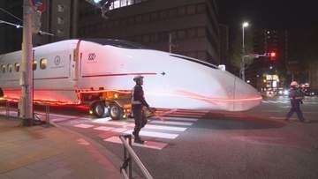 熊本地震で被災した『つばめ』 九州新幹線全線開業15周年で復活 海路を経て未明の街を博多駅へ大移動【福岡発】