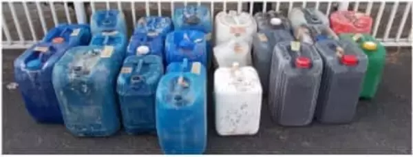 ポリタンクが今年も海岸につぎつぎ漂着　ハングルや英語の表記　過去には注射器や信号弾も確認「絶対さわらないで」福岡・北九州市