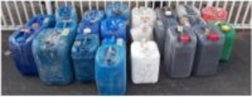 ポリタンクが今年も海岸につぎつぎ漂着　ハングルや英語の表記　過去には注射器や信号弾も確認「絶対さわらないで」福岡・北九州市