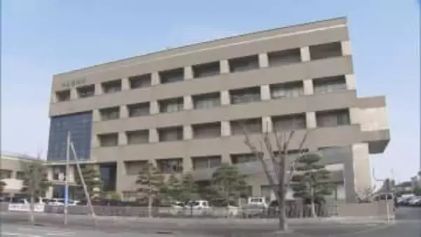 県道沿いの飲食店に軽自動車が突っ込む　70代女性が運転　当時の状況を詳しく調べる　山口・宇部市