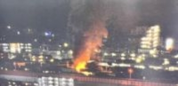 【速報】「平屋建てから出火」と通報　激しい炎と煙が上がる　福岡市早良区で火事　消防が出動し消火活動中