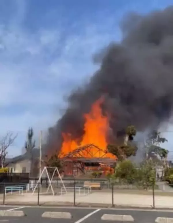 【速報】北九州市の神社で火事　建物から激しい炎と黒煙上がる　消防が出動し消火にあたる　福岡