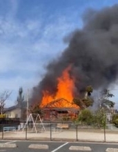 【速報】北九州市の神社で火事　建物から激しい炎と黒煙上がる　消防が出動し消火にあたる　福岡
