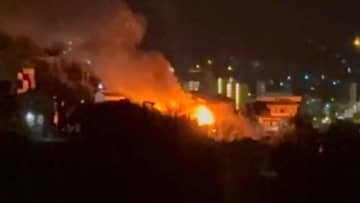 「建物全体から炎が出ている」と通報　未明に木造住宅1棟を全焼　焼け跡から2人の遺体見つかる　福岡・北九州市