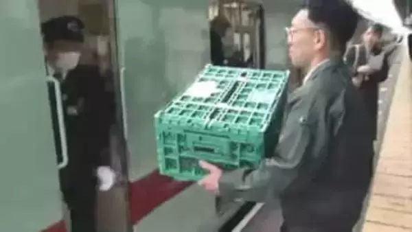 ブランドイチゴ「あまおう」が西鉄電車に乗って…沿線の産地からスーパーに届けます　新鮮なまま運んで販売　福岡