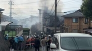 【速報】住宅街のうどん店を焼く火事　消防が出動し消火に当たる　従業員が避難　福岡・北九州市