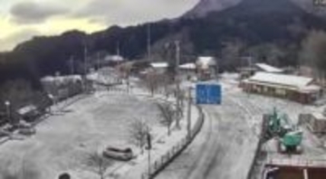 福岡で初雪観測　26日にかけて山地で大雪に注意　多いところで3センチ　平地でも積雪予想　道路凍結など注意　気象台