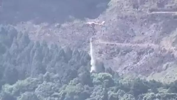 久留米市の山火事　陸自ヘリによる消火活動始まる　知事が災害派遣を要請　民間ミキサー車も出動し給水活動を担う　福岡