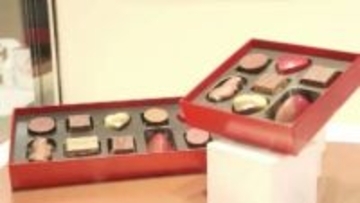 スイカのチョコに柑橘のクッキーシュー…“地産地消”のバレンタイン　ジェラート職人が手がける特別アイスケーキも　福岡